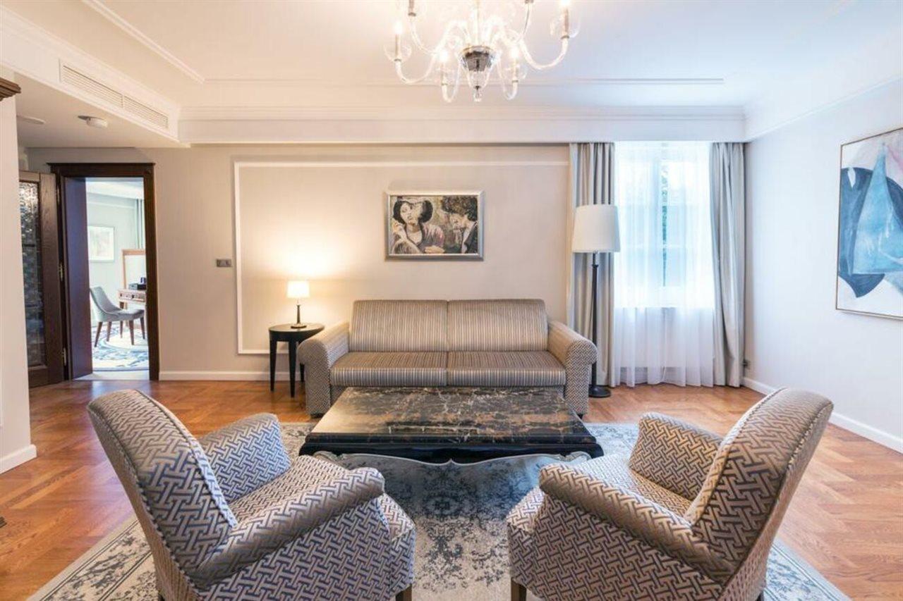 Palace Art Hotel เปซิโนค ภายนอก รูปภาพ